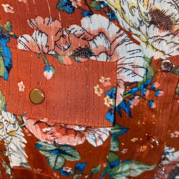 Fall Shimmer Button up Floral Blouse in XL - Picture 4 of 7